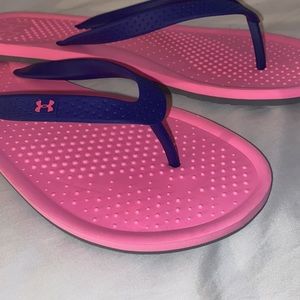 Under Armour Flip flops 😍